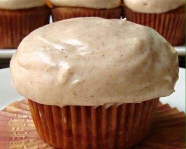 Pumpkin Cupcakes With Cinnamon Cream Cheese Frosting