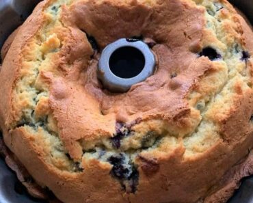 Blueberry Sour Cream Coffee Cake