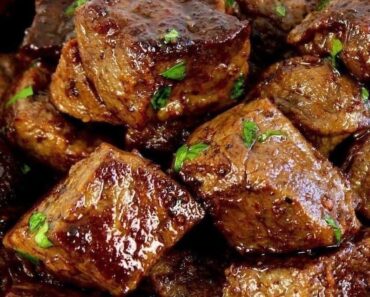 Tender and Juicy Garlic Butter Steak Bites