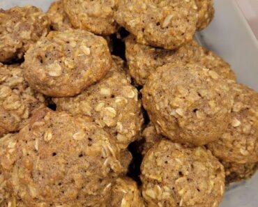 FRESH APPLE OATMEAL COOKIES