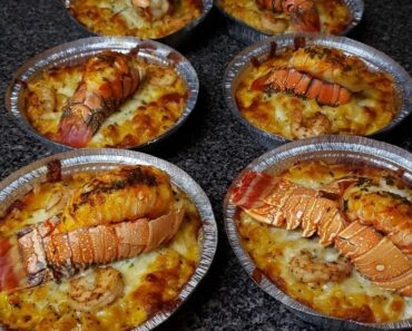 LOBSTER, CRAB ,SHRIMP MACARONI CHEESE