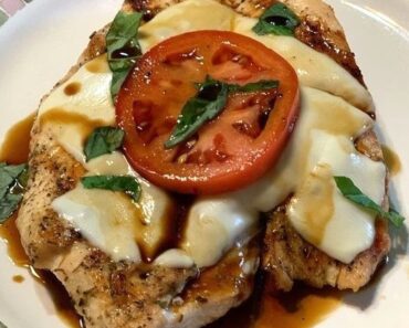 30-MINUTE CAPRESE CHICKEN BAKE