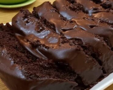 MOIST CHOCOLATE CAKE