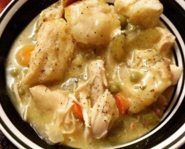 Slowcooker Chicken and Dumplings