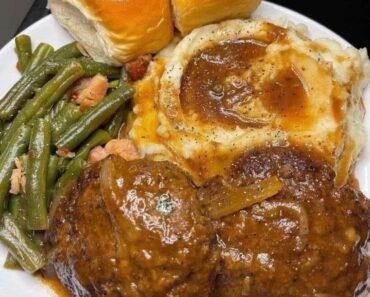 Hamburger steaks with onion gravy