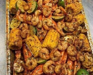 GARLIC BUTTER SEAFOOD BOIL