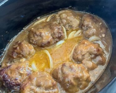 SLOW COOKER SALISBURY STEAK