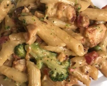 Cheesy Bacon Chicken Pasta with Broccoli