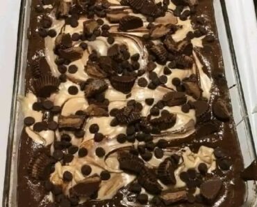 Chocolate Peanut Butter Earthquake Cake