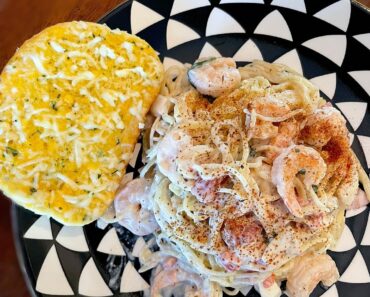 Cajun Shrimp Pasta ( with garlic bread )