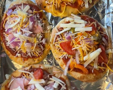 Naan bread pizzas