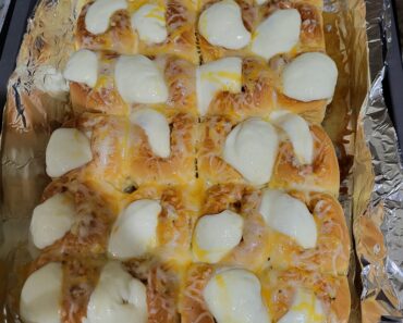 Cheesy Garlic Rolls