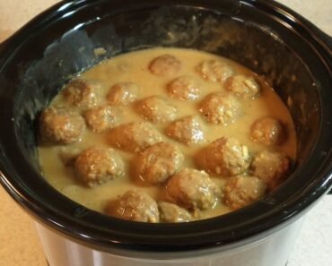 Easy Crockpot Swedish Meatballs: