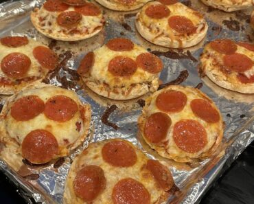 English Muffin Pizzas 