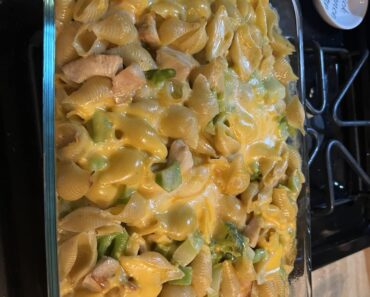 Cheesy Chicken and Broccoli Pasta Casserole