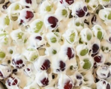 Delicious Grape Salad Recipe: A Family Favorite