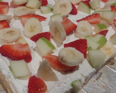 Perfect Summer Dessert: Fruit Pizza